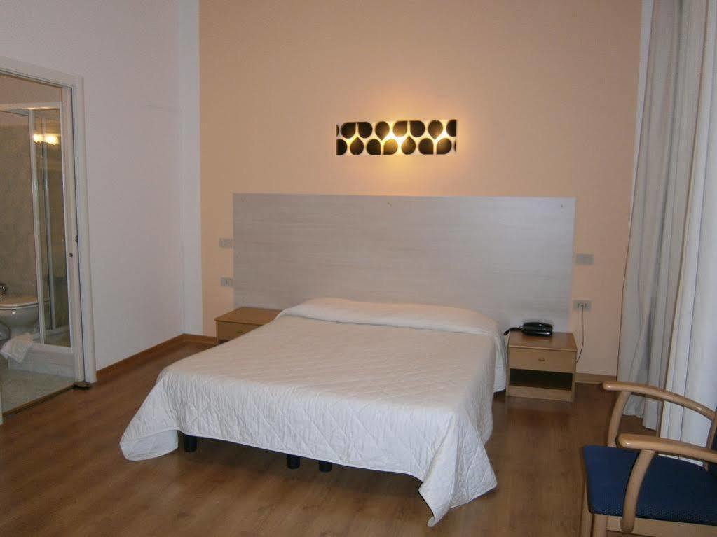 Hotel Alabarda ตรีเอสเต ห้อง รูปภาพ