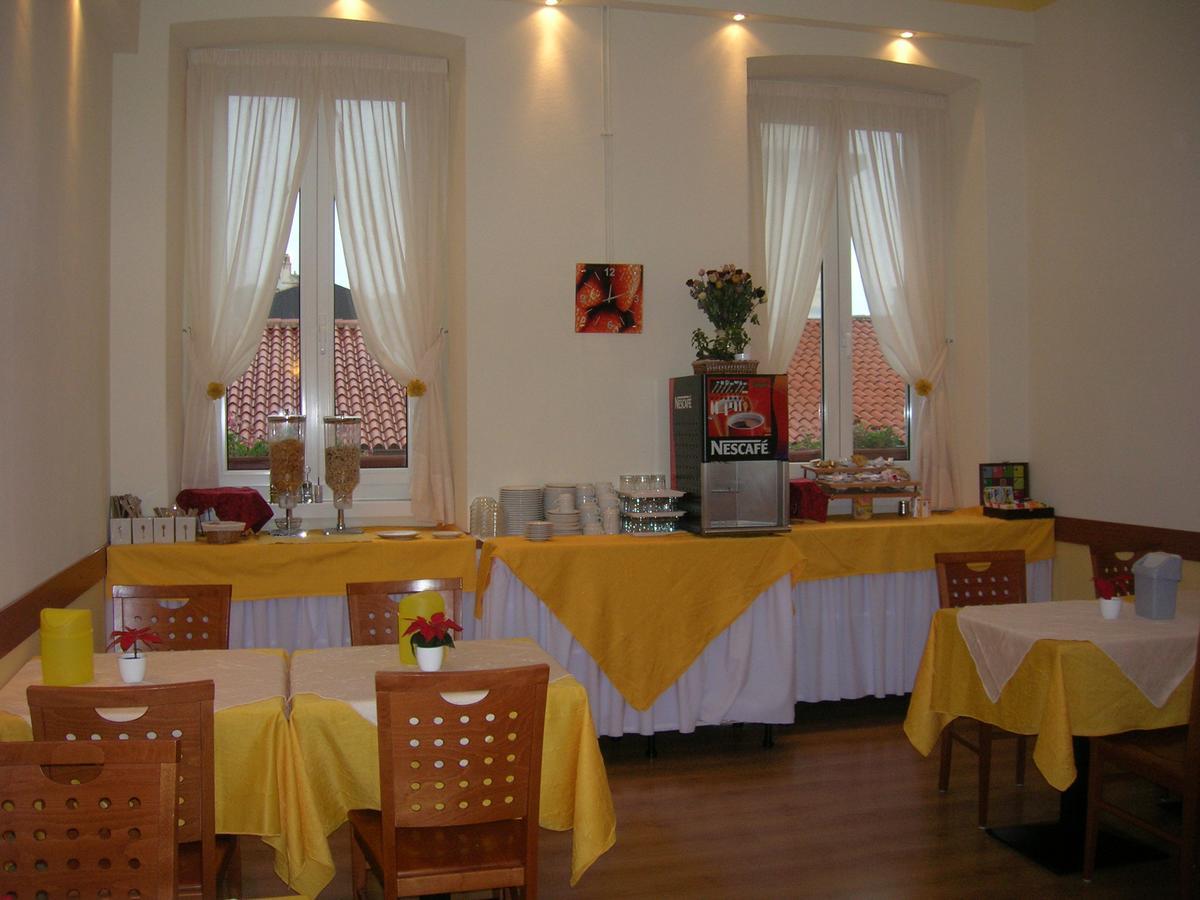 Hotel Alabarda ตรีเอสเต ภายนอก รูปภาพ