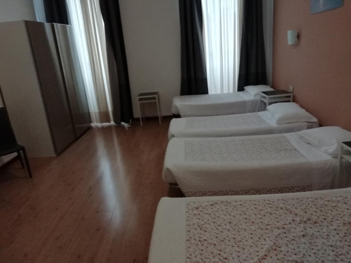 Hotel Alabarda ตรีเอสเต ภายนอก รูปภาพ