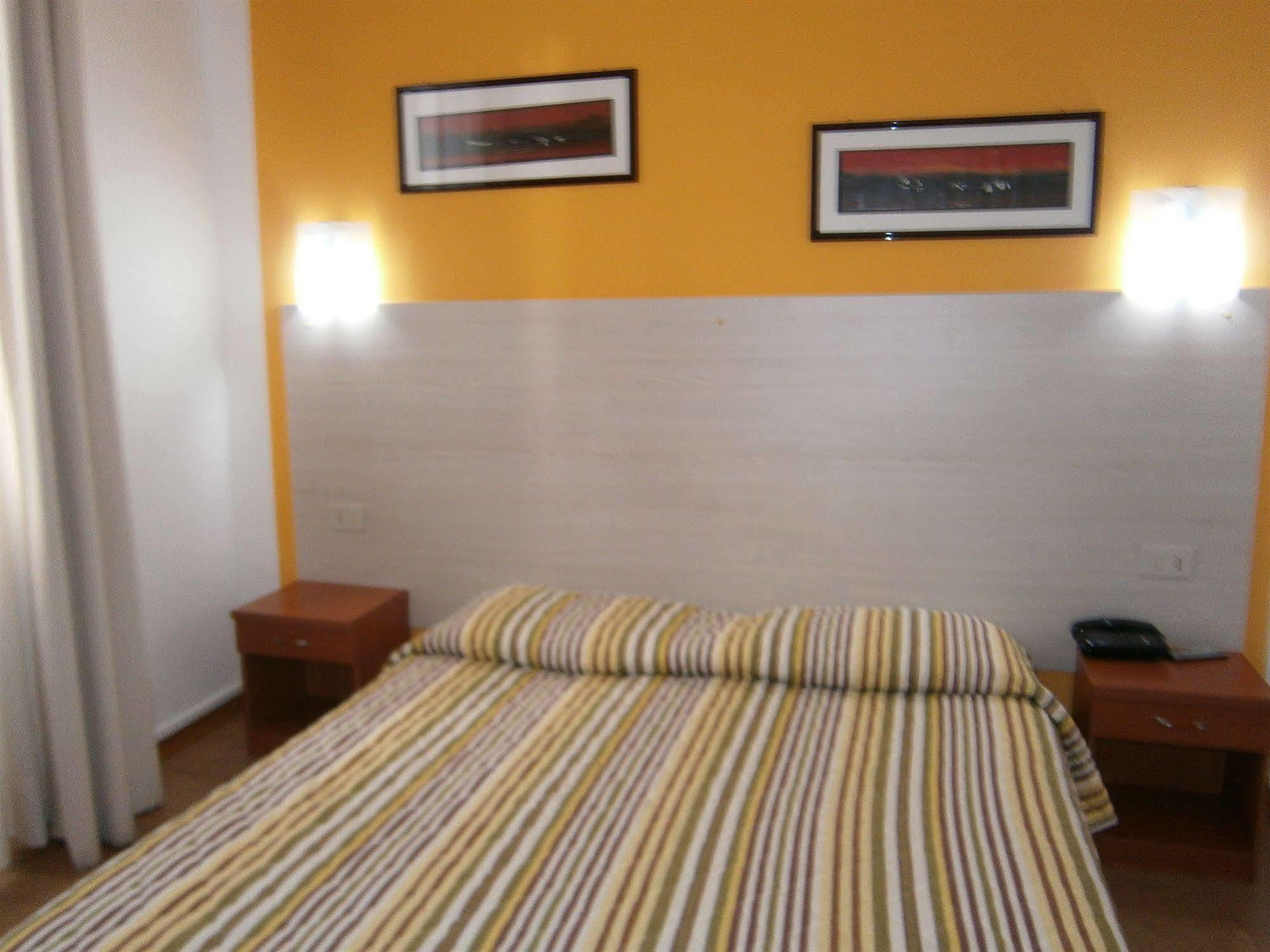 Hotel Alabarda ตรีเอสเต ภายนอก รูปภาพ