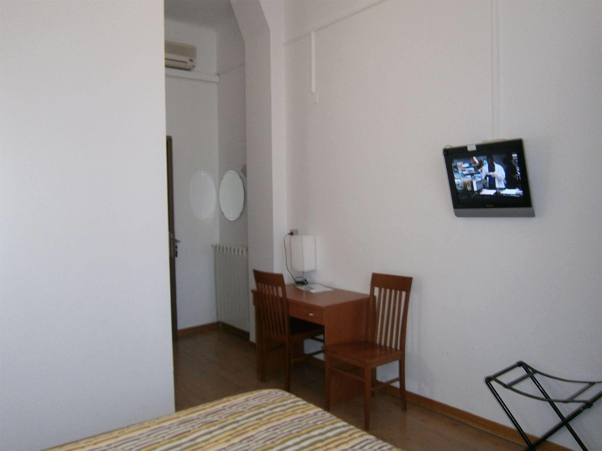 Hotel Alabarda ตรีเอสเต ภายนอก รูปภาพ