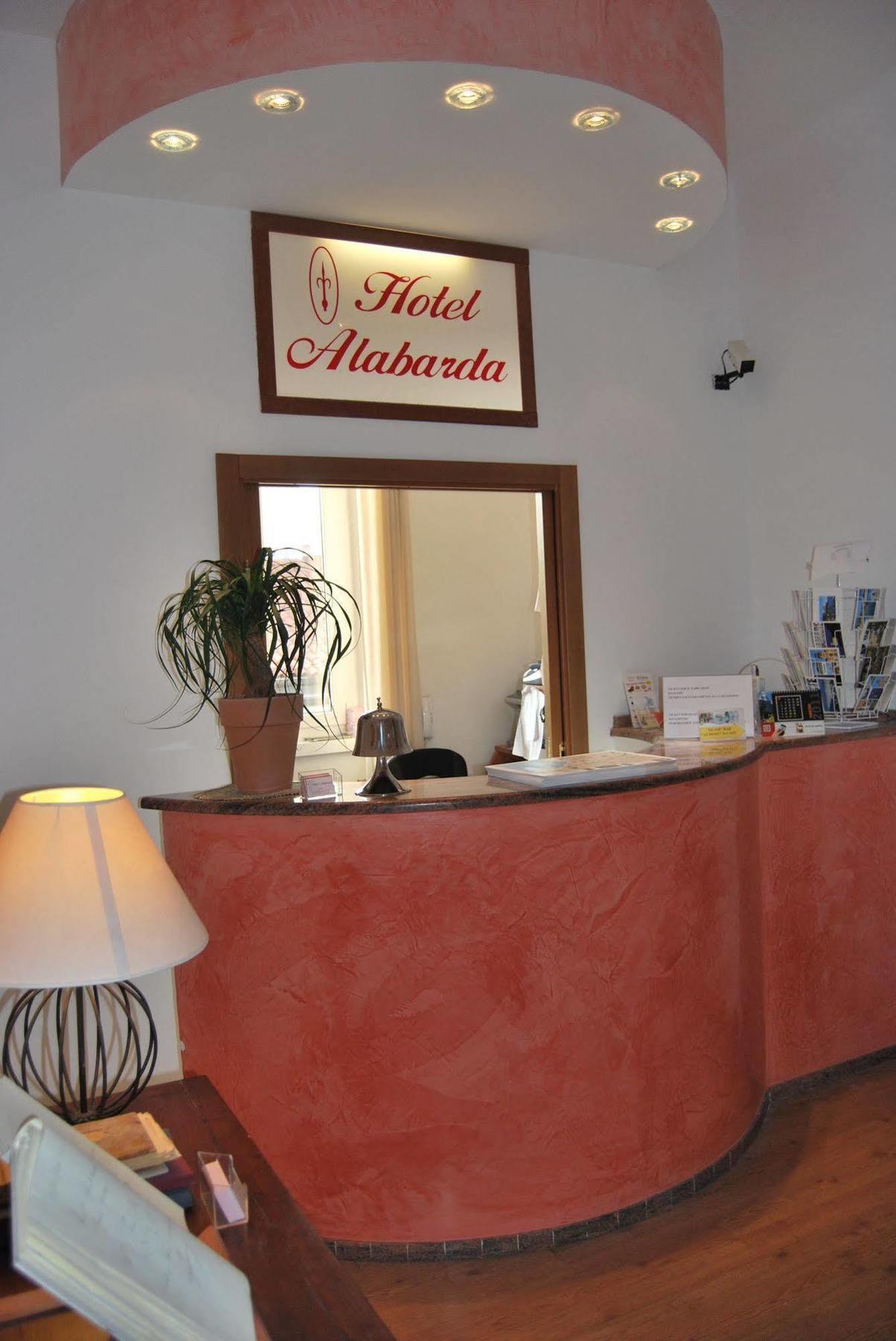 Hotel Alabarda ตรีเอสเต ภายนอก รูปภาพ