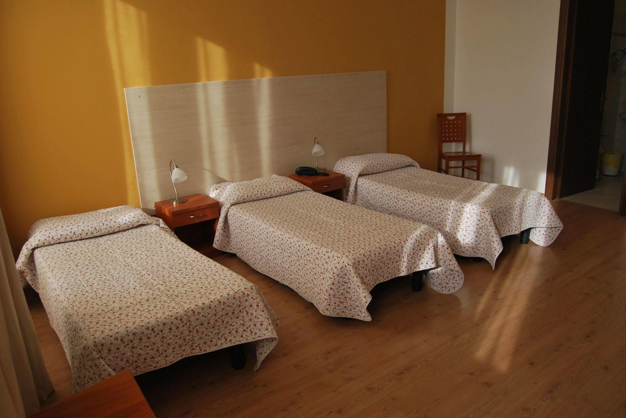 Hotel Alabarda ตรีเอสเต ภายนอก รูปภาพ