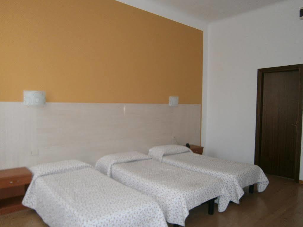 Hotel Alabarda ตรีเอสเต ภายนอก รูปภาพ