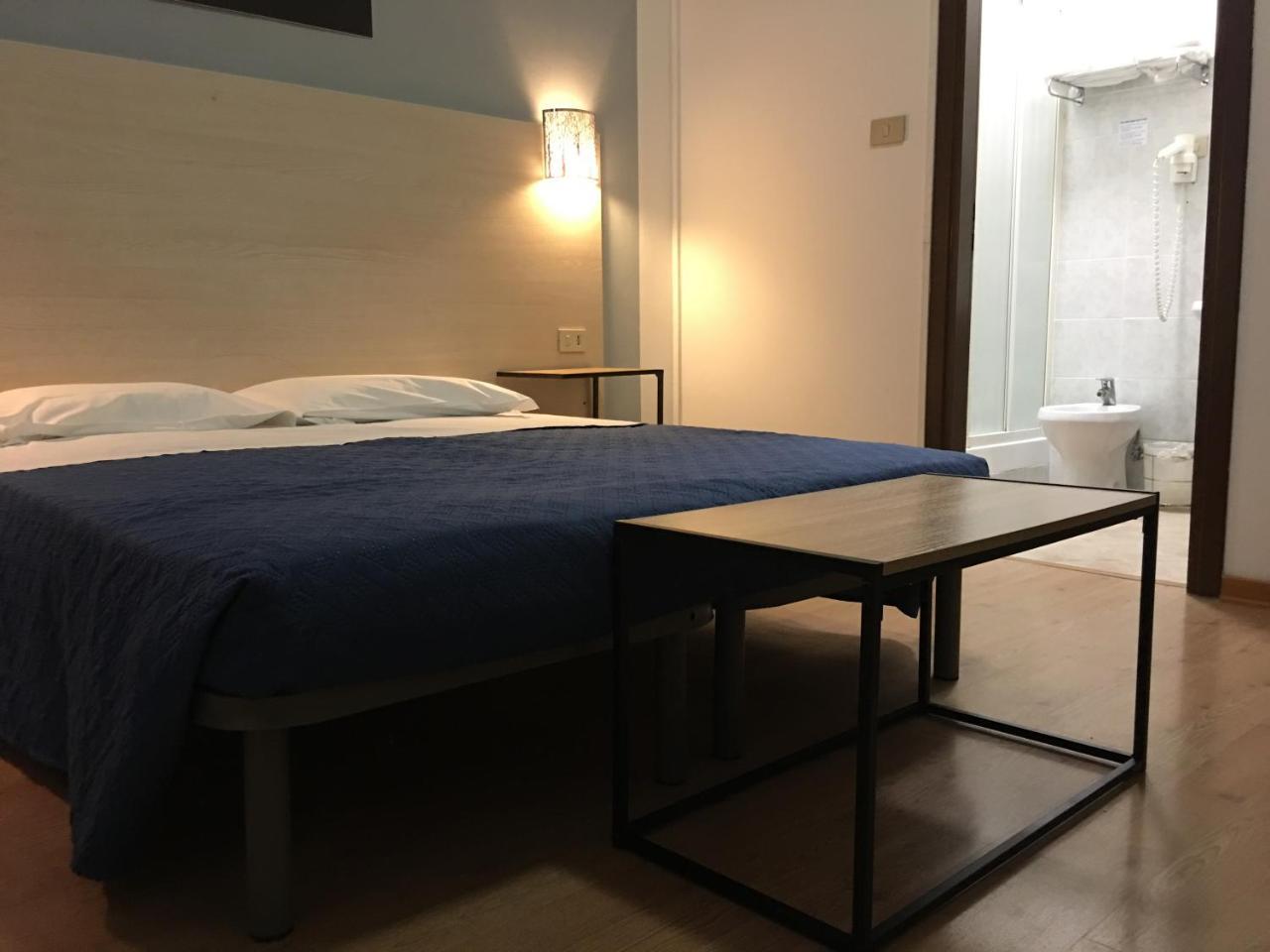 Hotel Alabarda ตรีเอสเต ภายนอก รูปภาพ