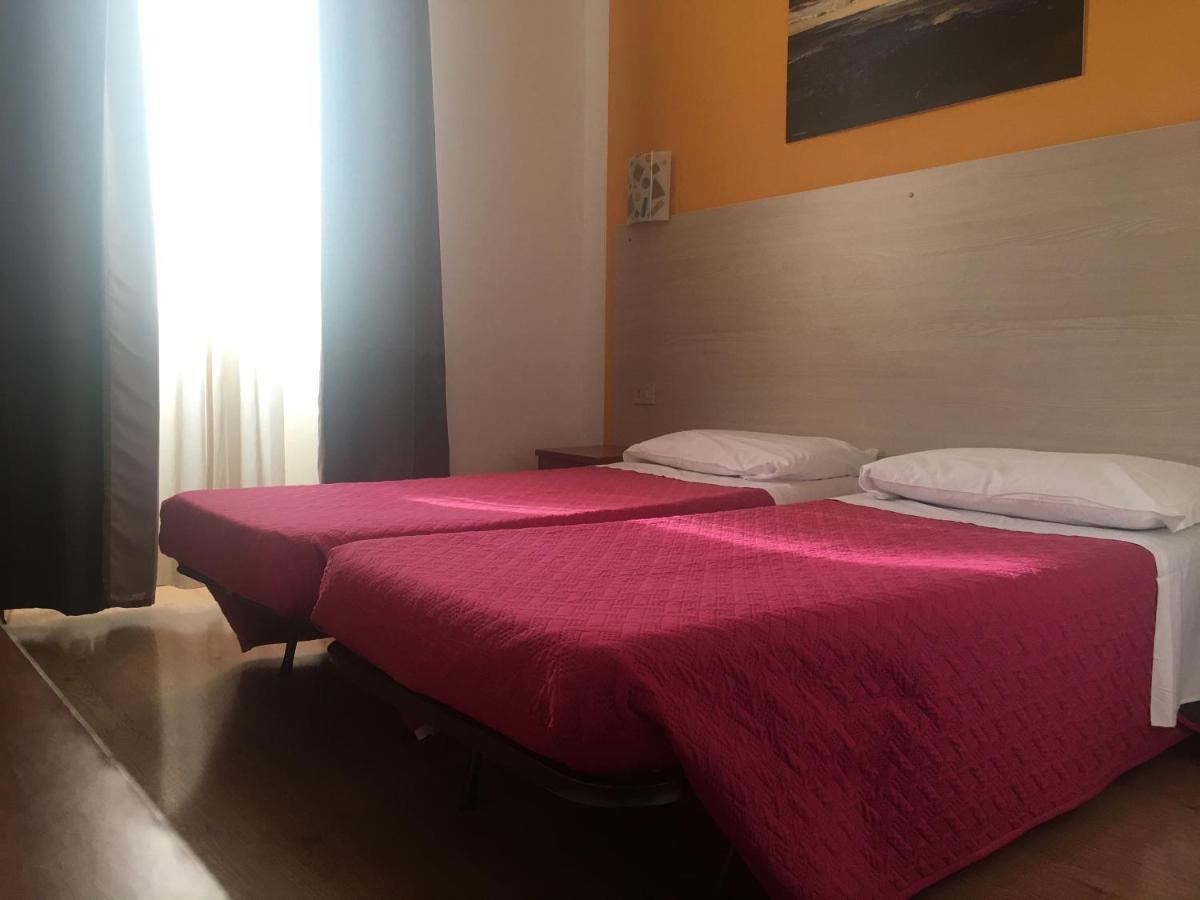 Hotel Alabarda ตรีเอสเต ภายนอก รูปภาพ